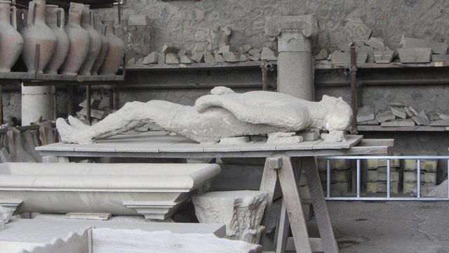 pompeii-g7cc7a4cf0_1920.jpg