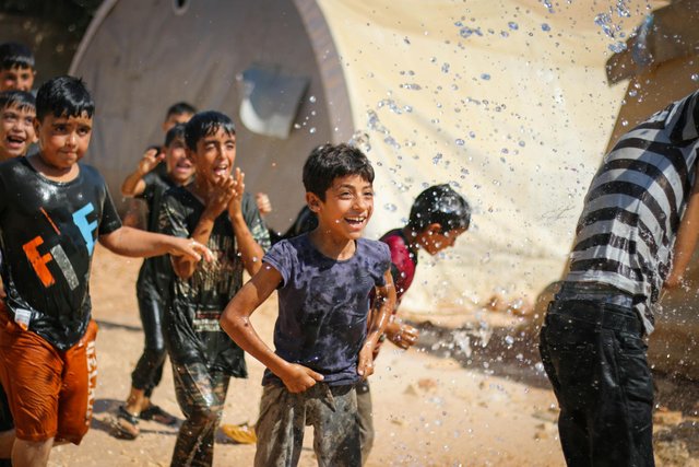 free-photo-of-children-playing-in-water.jpeg