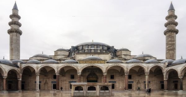 North-facade-with-the-forecourt-and-the-central-fountain.jpg