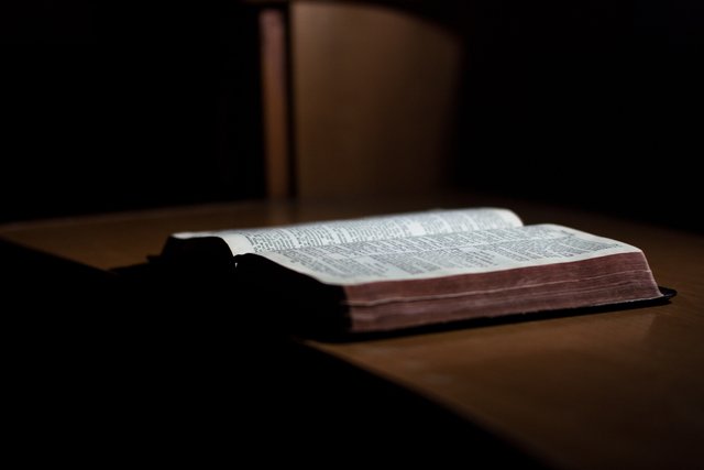 bible-book-christian-250609.jpg