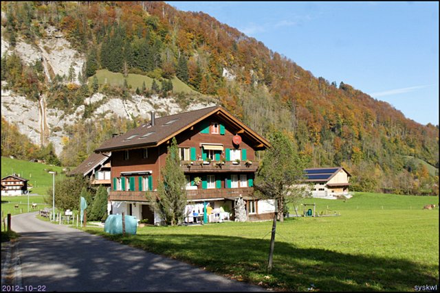 b-EU121022-190256.jpg