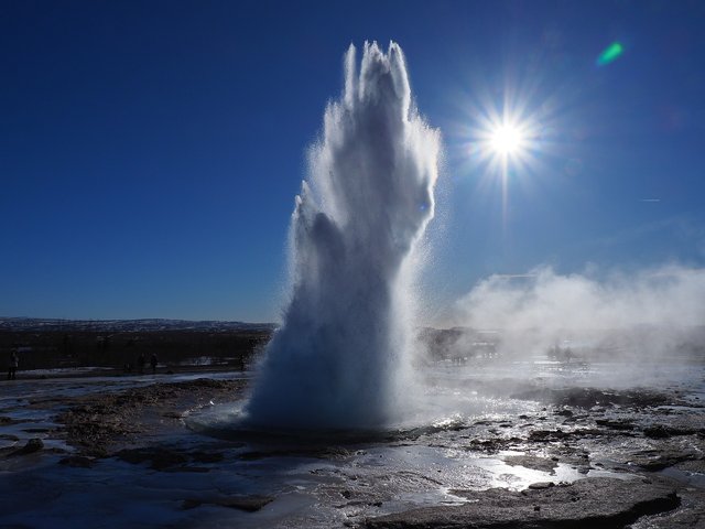 geyser-3242005_1280.jpg