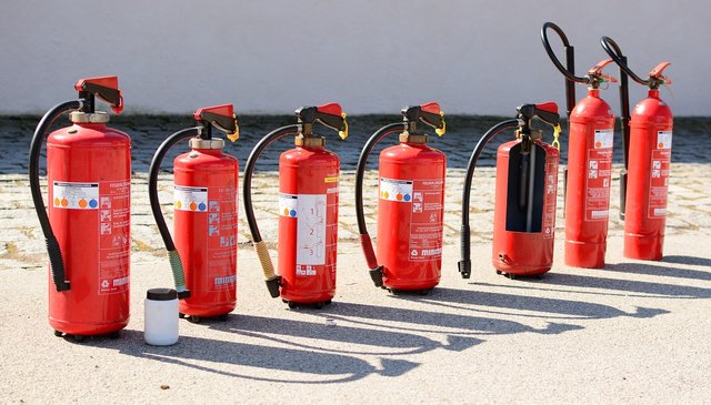 fire-extinguisher-712975_1280.jpg