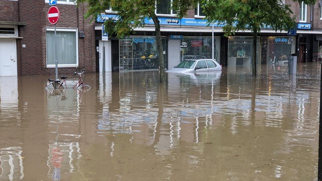 zuid-limburg-geteisterd-door-wateroverlast-militairen-schieten-te-hulp.jpg