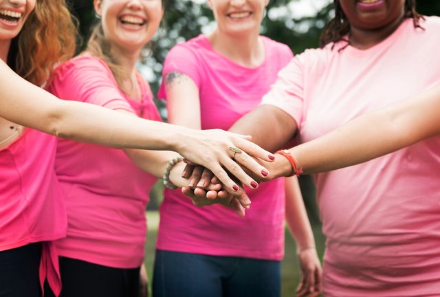 mujeres-luchando-contra-cancer-mama.jpg
