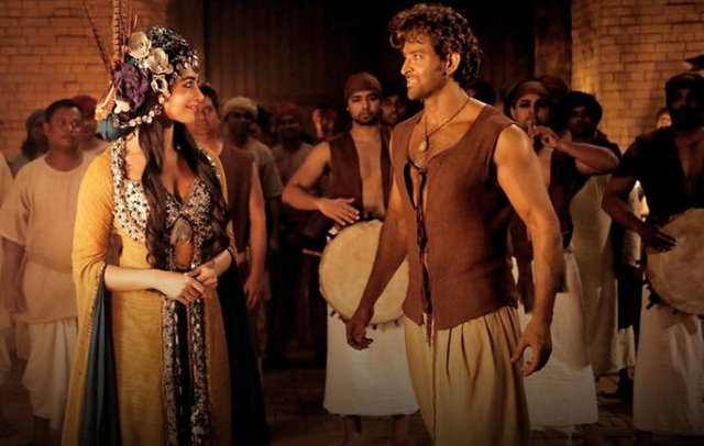 Mohenjo-Mohenjo-Song-Still-Hrithik-Roshan-Pooja-Hegde-740x470.jpg