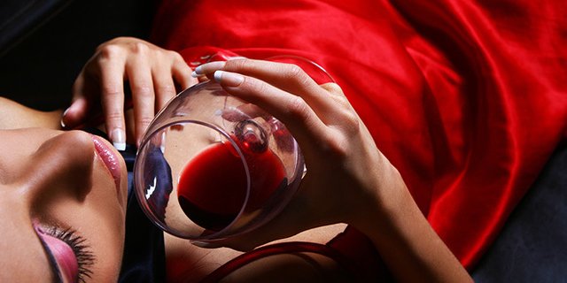 woman-wineglass-red-w-660x330.jpg