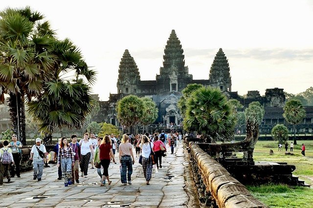 Angkor Wat Cambodia 02 700pix.jpg