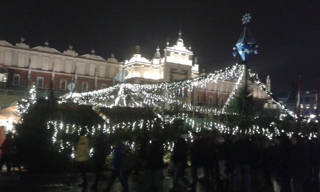 targ bożonarodzeniowy na krakowskim rynku6 grudnia 002.jpg