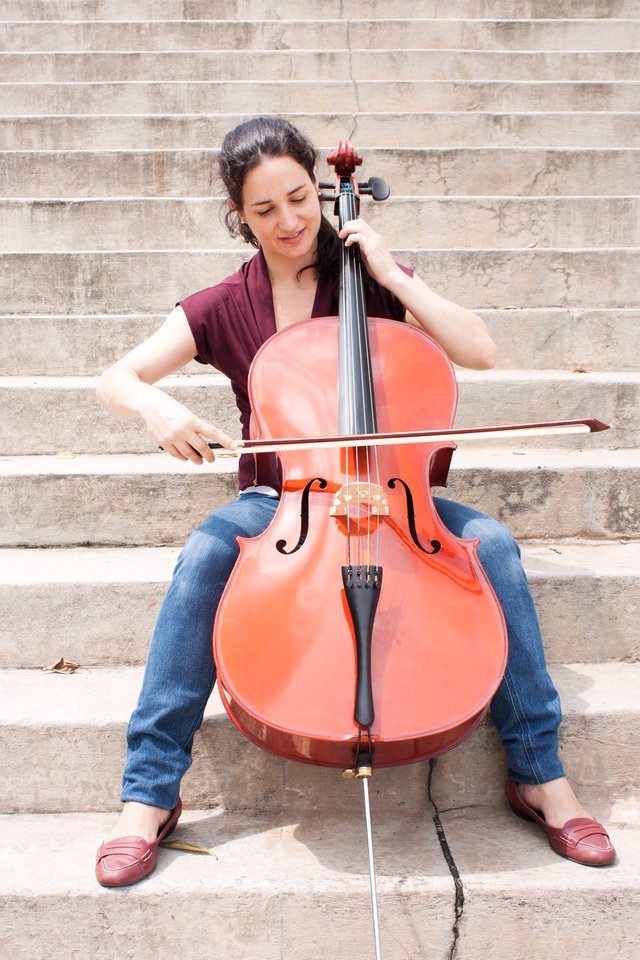 Janaina com Cello.jpg