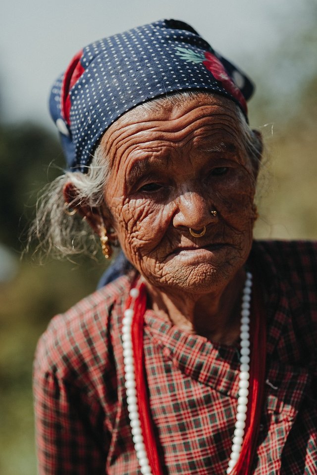 old-woman-5578058_1280.jpg