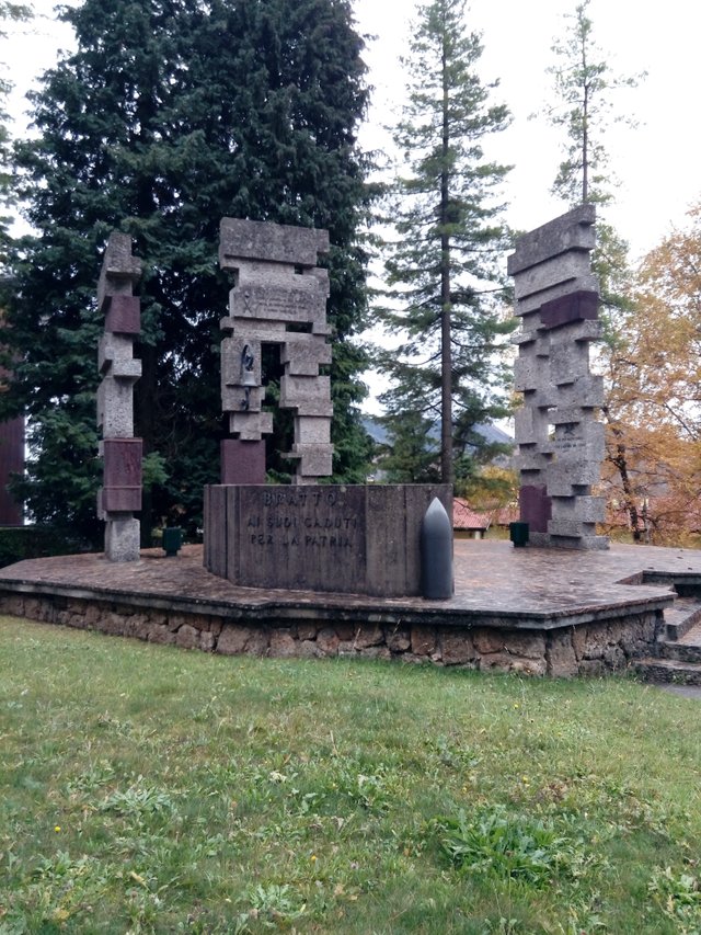 Foto di propietà di Mauro Corciulo. monumento ai caduti 1.jpg