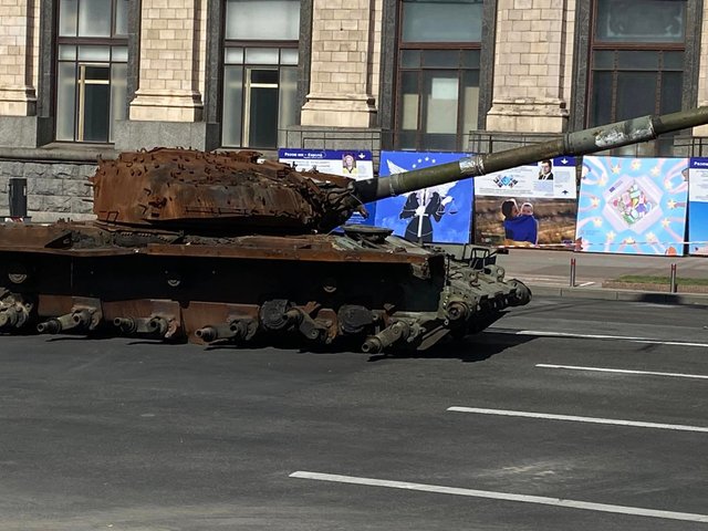 Знищена російська техніка 20 виставка на Хрещатику.jpg