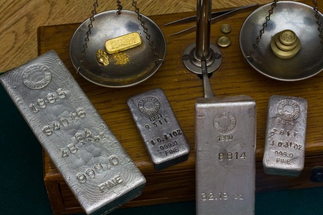 Silver-bullion-gold-Scales.jpg