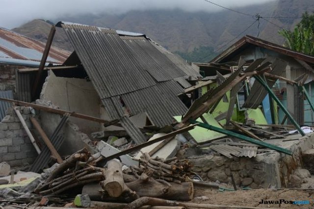 670_446_diguncang-gempa-lombok-utara-berpotensi-tsunami_m_.jpg