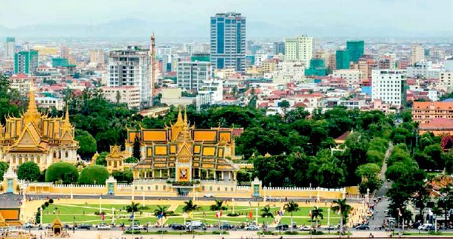 Phnom Penh Royal Palace 201601 700x370.jpg