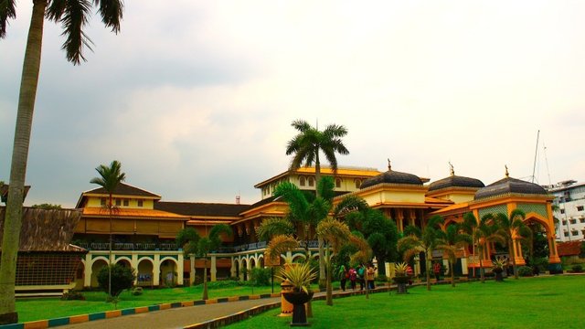 Istana-Maimun.jpg