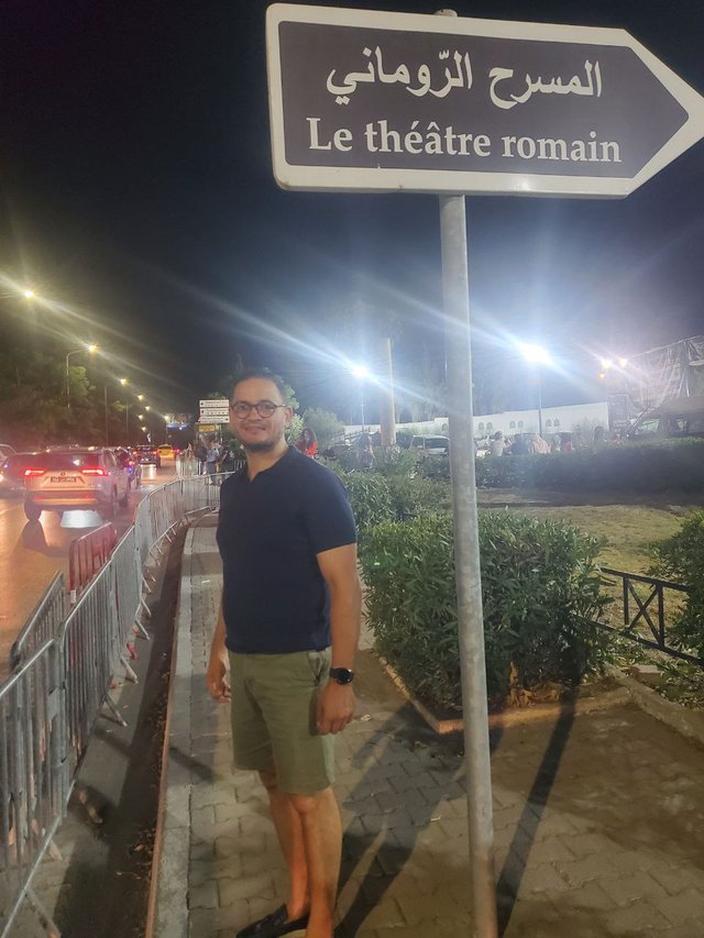 vers le théatre.jpeg
