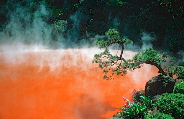 152716-chinoike-jigoku-blood-pool-hell-beppu-japan.jpg