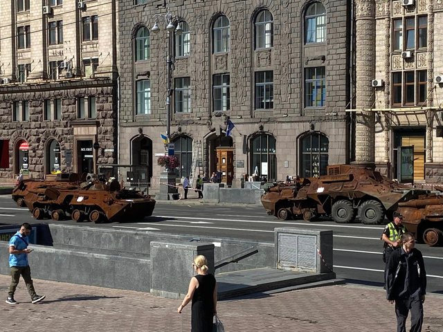 Знищена російська техніка 8 виставка на Хрещатику.jpg