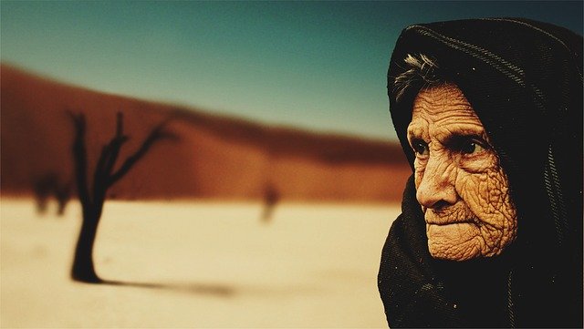 old-woman-574278_640.jpg