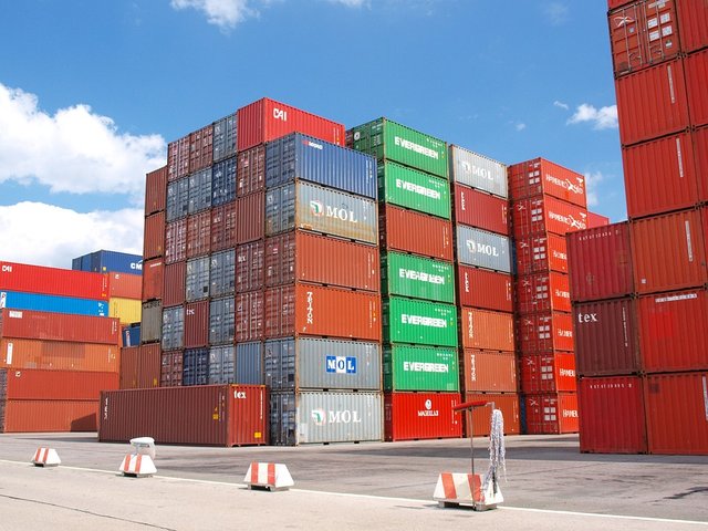 container-489933_960_720.jpg