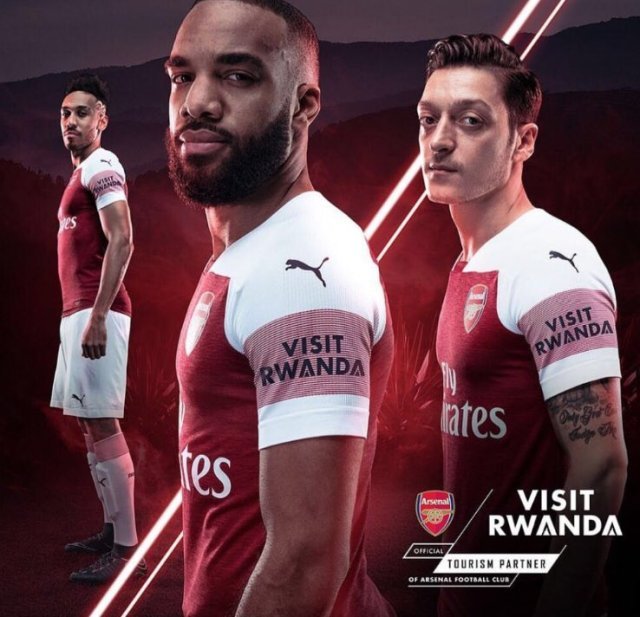 arsenal-players-with-visit-rwanda-logo-1.jpg