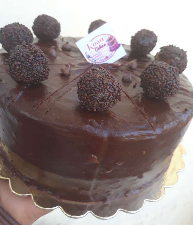 Rica torta de chocolates.jpg