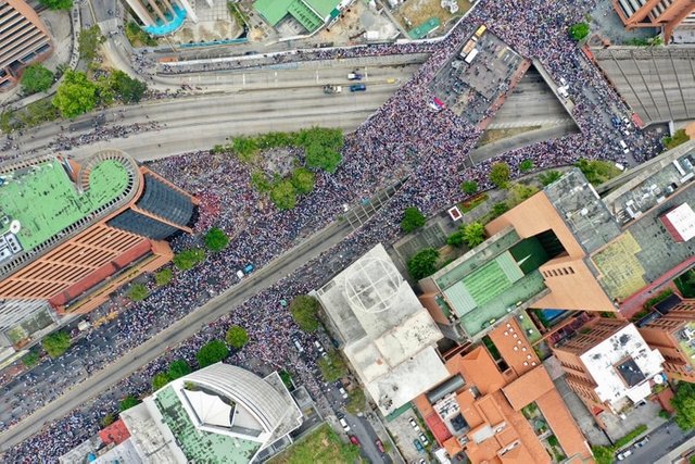 venezuela-drone-marcha.jpeg