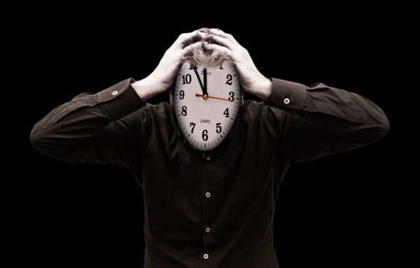 stress-burnout-businessman-2883638-600x383 (1).jpg
