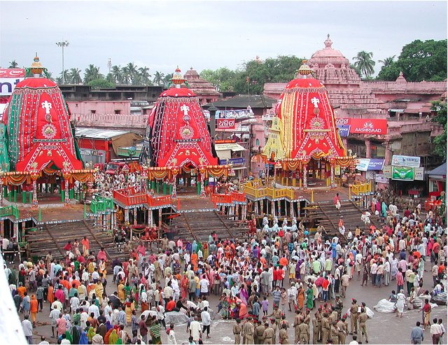 1200px-Rath_Yatra_Puri_2007_11028.jpg