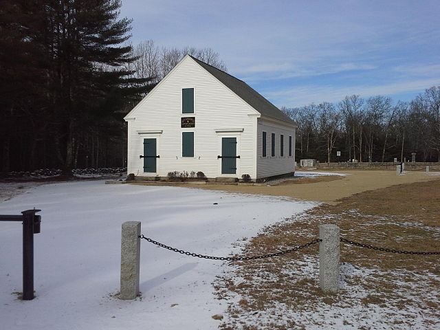 6224a3612aca8_640px-West_Greenwich_Baptist_Church_in_West_Greenwich_RI_Rhode_Island_USA.jpg