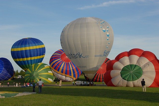 hot-air-ballooning-1804287_640.jpg