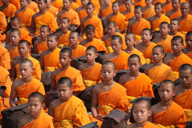 buddhists-453393_1280.jpg