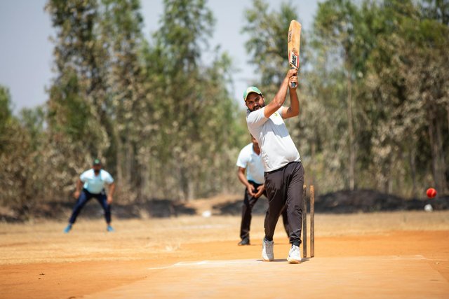 free-photo-of-man-in-cricket-game.jpeg