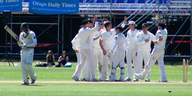 New_Zealand_cricket_team,_Shoaib_Malik,_Dunedin,_NZ,_2009.jpg