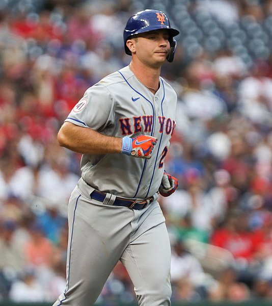 Mets_slugger_Pete_Alonso_running_the_bases_(51267939299).jpg