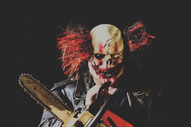 Clown-Horror-Clown-Mass-Murderer-Chainsaw-Mask-3593409.jpg