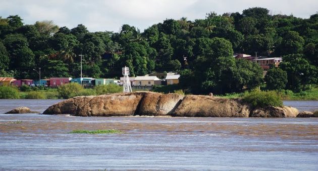 piedra-icono-misterioso-rio-orinoco-oscar-ossa_1_2231943.jpg