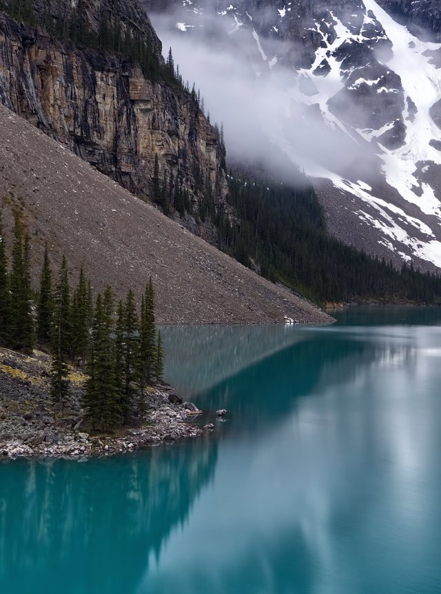 jessicaoutside.com-P6160294-moraine-lake-foggy-morning-vertical-1280-1.jpg