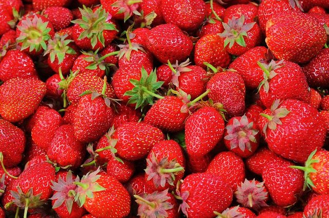 strawberries-528791__480.jpg