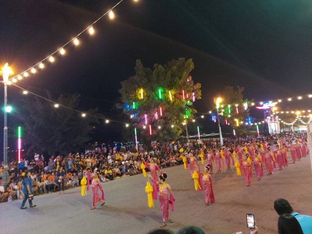 Loy Krathong parade1.jpg