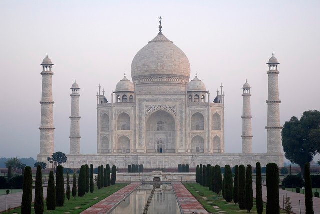 Taj_Mahal_in_India_-_Kristian_Bertel.jpg