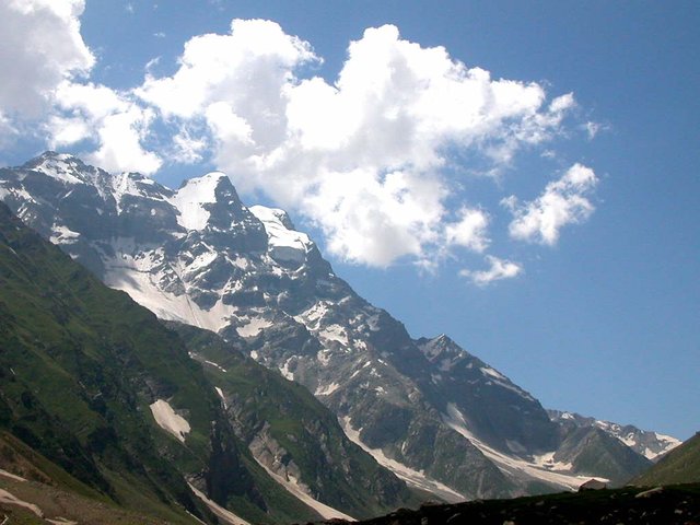 Kaghan-Valley-near-Naran-a-mountain-covered-with-snow.jpg