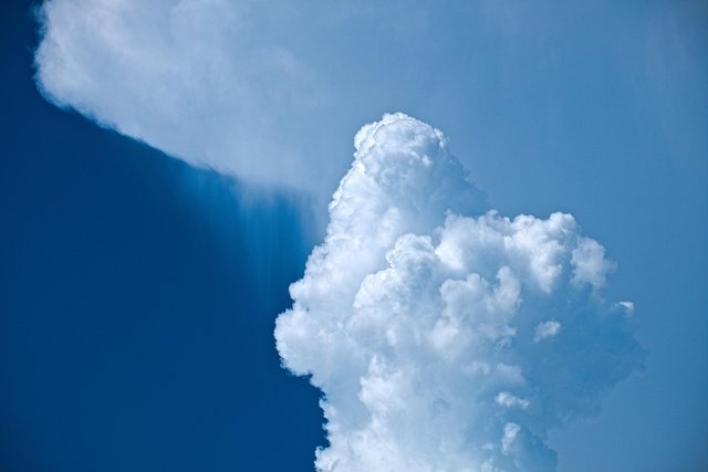 thunderstorm-7349206_1280.jpg