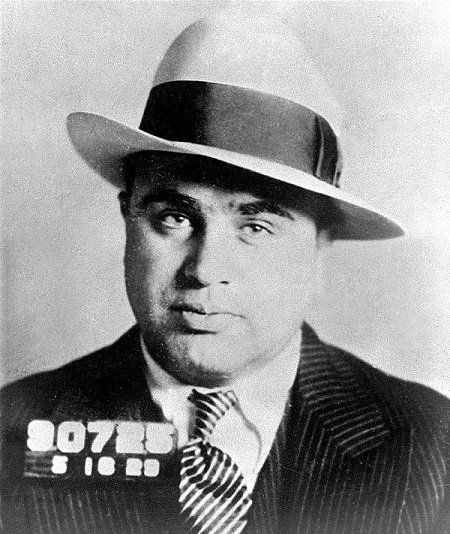 800px-Al_Capone_in_1929.jpg