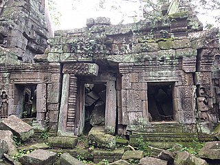 anckor-palaces-siem-reap-camboda-beautiful-paradise-small (2).jpg