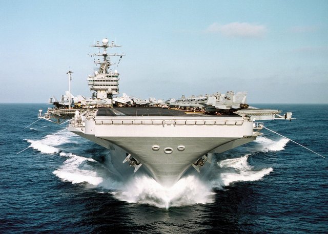 aircraft-carrier-1016_960_720.jpg