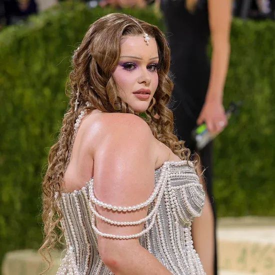 barbie-ferreira-bronde-hair-color-met-gala.webp