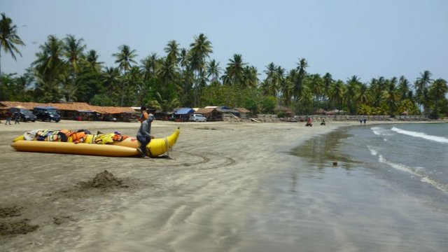 Banana-Boat-Pantai-Marbella-Anyer-768x432.jpg